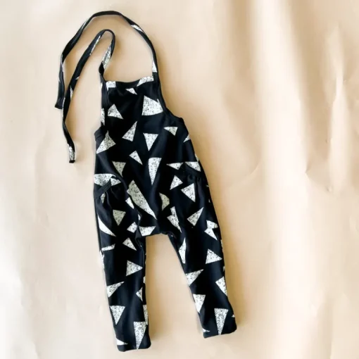 Peyton | Triangle | Black